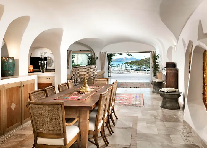 Grand Poltu Quatu Hotel